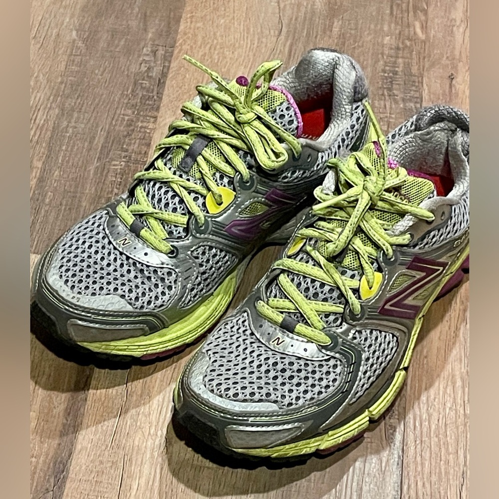 Women’s New Balance 860 V3 size 8.5